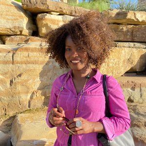 Meet your Posher, Carine